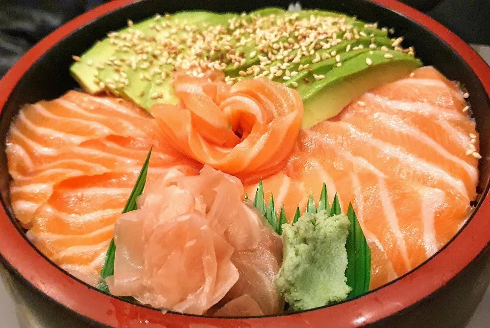Saumon Et Avocat Chirashi